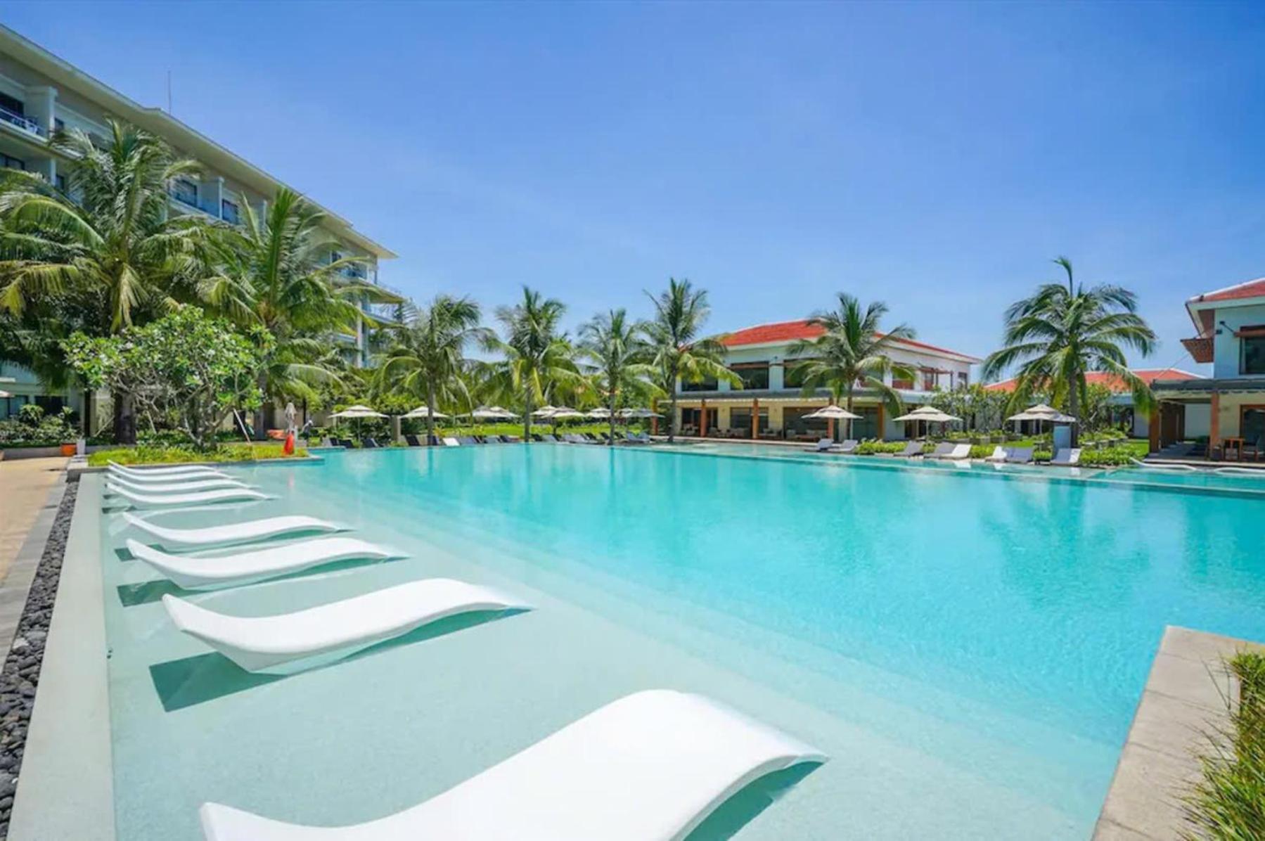 Khách sạn hẻo lánh Luxury Dana & 5*